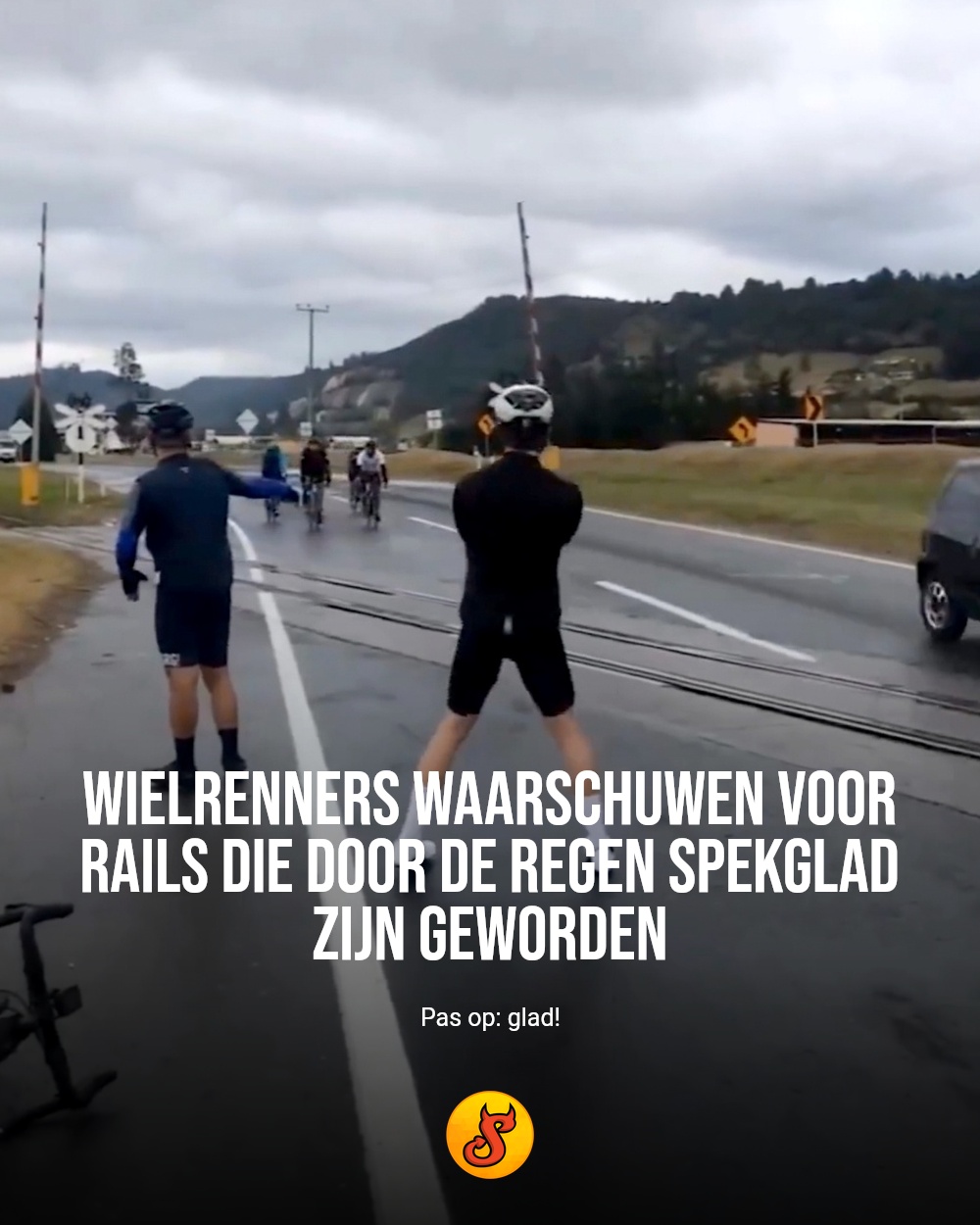 Wielrenners waarschuwen voor rails die door de regen spekglad zijn geworden