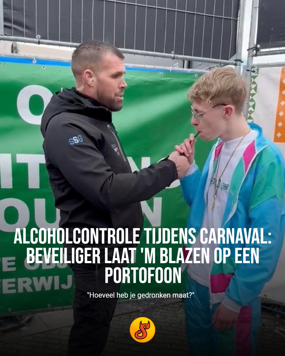 Alcoholcontrole tijdens carnaval: beveiliger laat 'm blazen op een portofoon