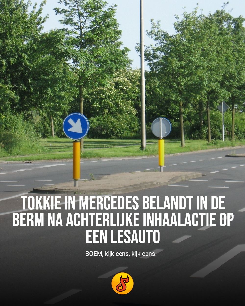 Tokkie in Mercedes belandt in de berm na achterlijke inhaalactie op een lesauto