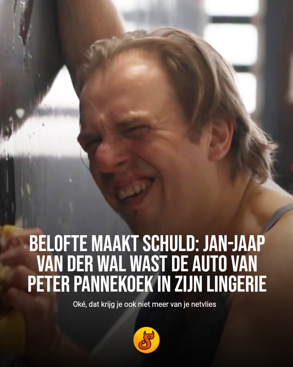 Belofte maakt schuld: Jan-Jaap van der Wal wast de auto van Peter Pannekoek in zijn lingerie