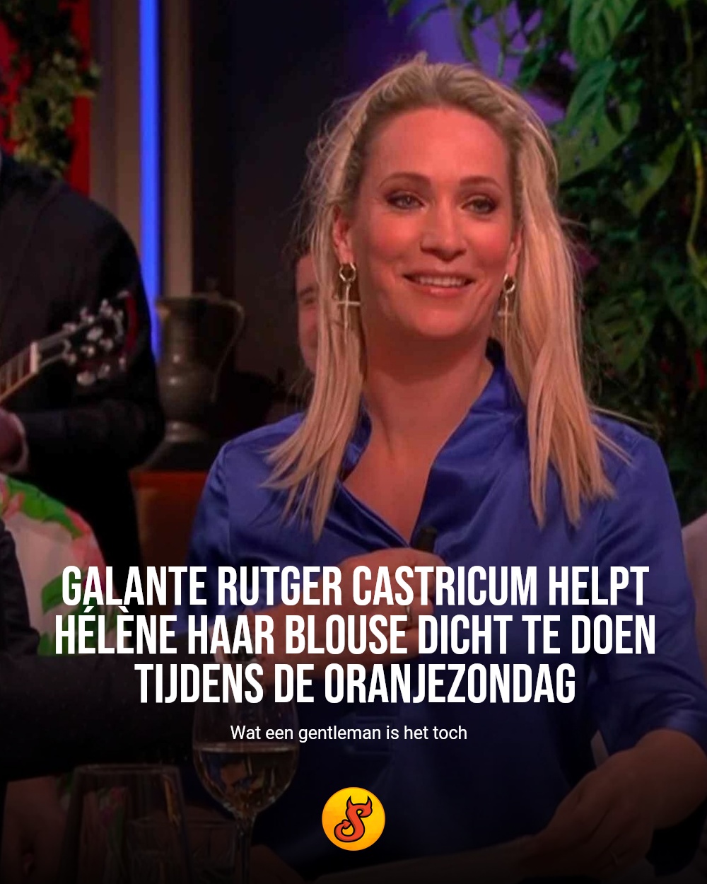 Galante Rutger Castricum helpt Hélène haar blouse dicht te doen tijdens De Oranjezondag