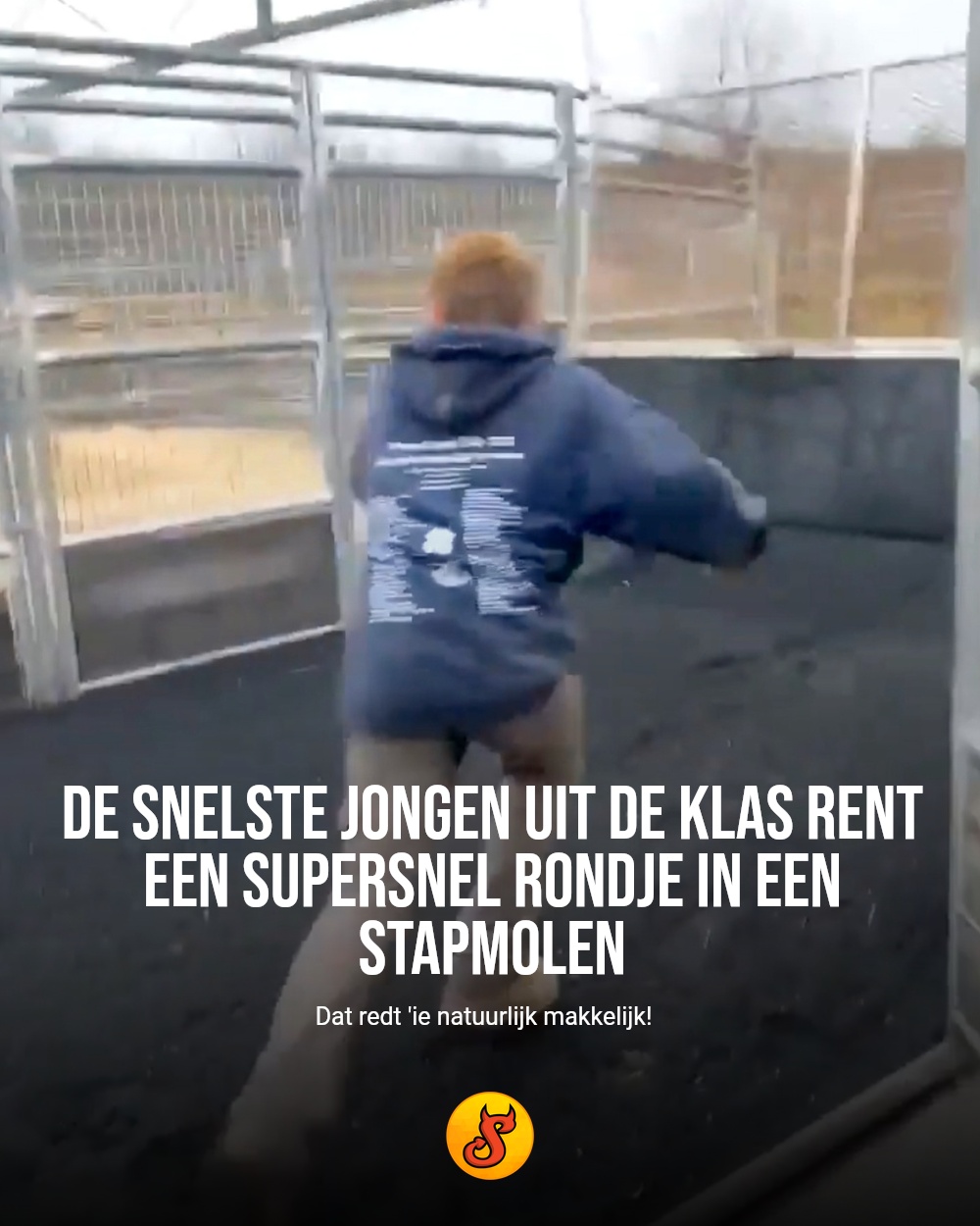 De snelste jongen uit de klas rent een supersnel rondje in een stapmolen