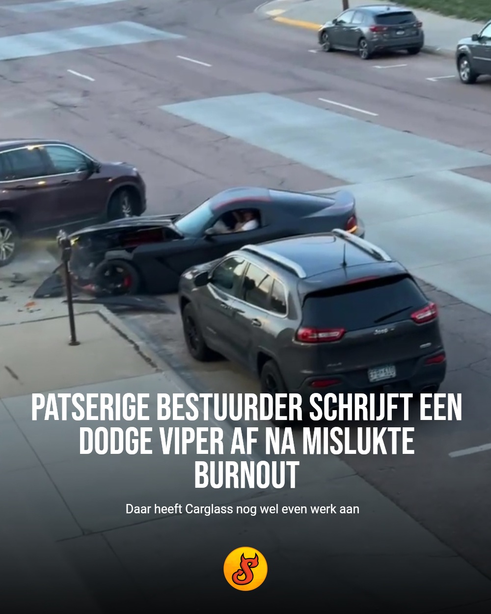 Patserige bestuurder schrijft een Dodge Viper af na mislukte burnout