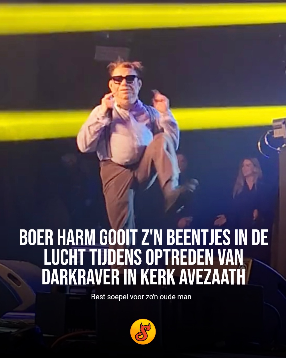 Boer Harm gooit z'n beentjes in de lucht tijdens optreden van Darkraver in Kerk Avezaath