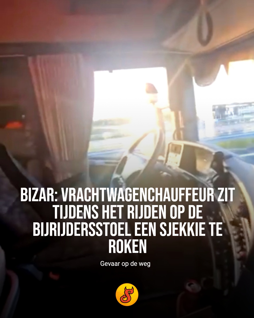 Bizar: vrachtwagenchauffeur zit tijdens het rijden op de bijrijdersstoel een sjekkie te roken