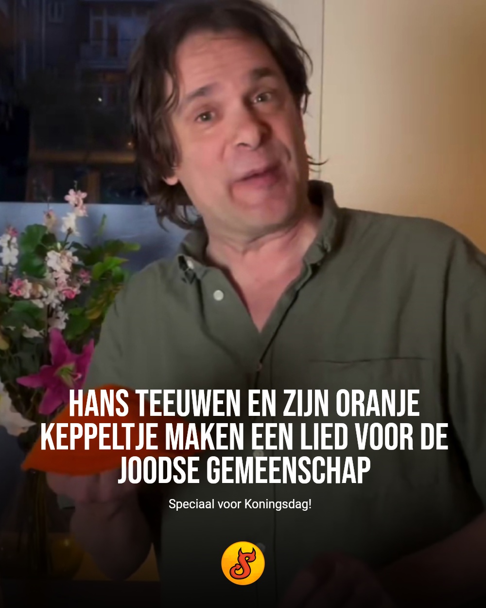 Hans Teeuwen en zijn oranje keppeltje maken een lied voor de Joodse gemeenschap