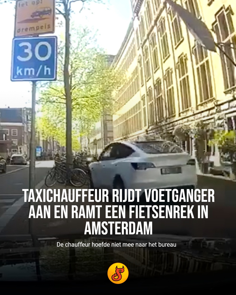Taxichauffeur rijdt voetganger aan en ramt een fietsenrek in Amsterdam