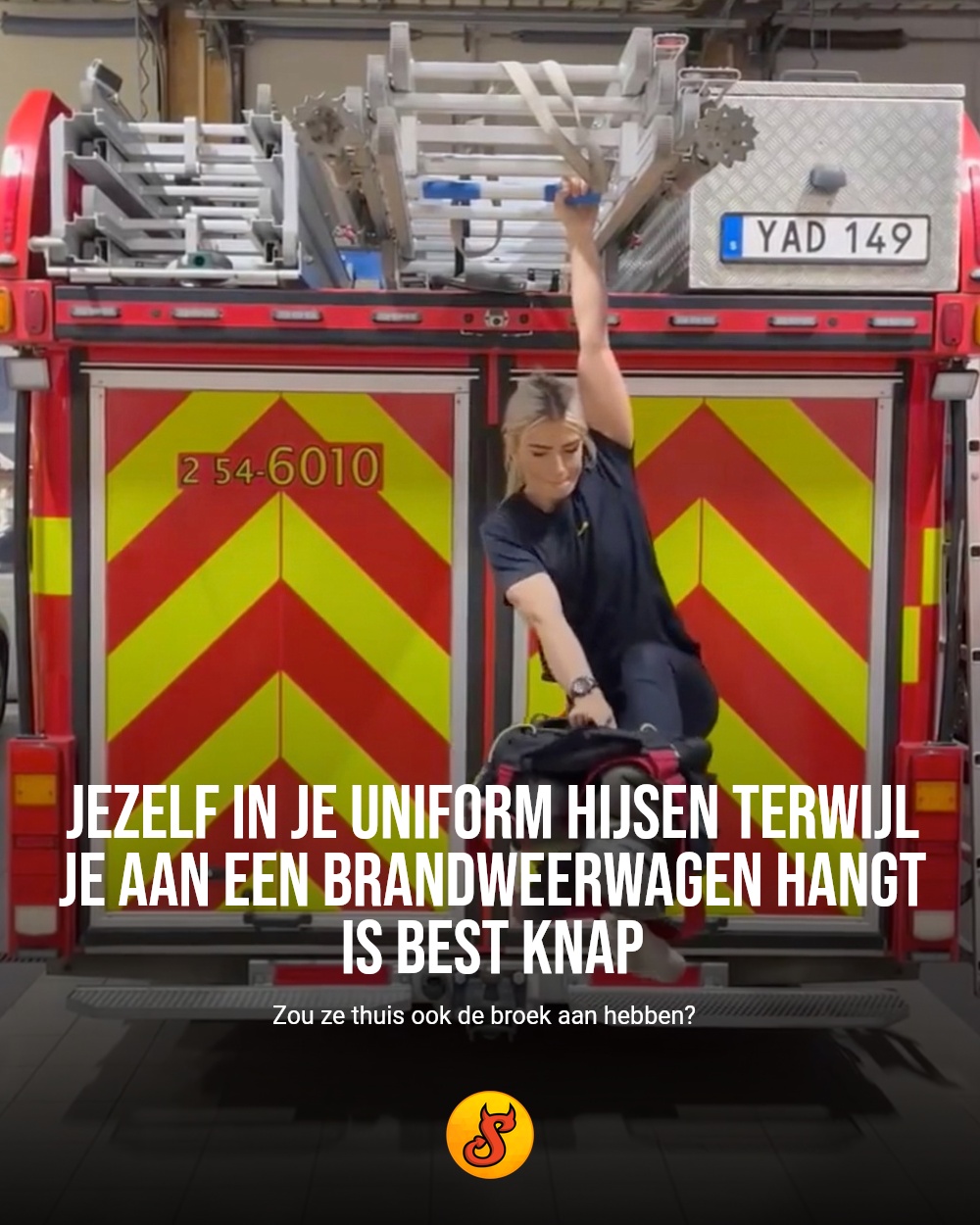 Jezelf in je uniform hijsen terwijl je aan een brandweerwagen hangt is best knap