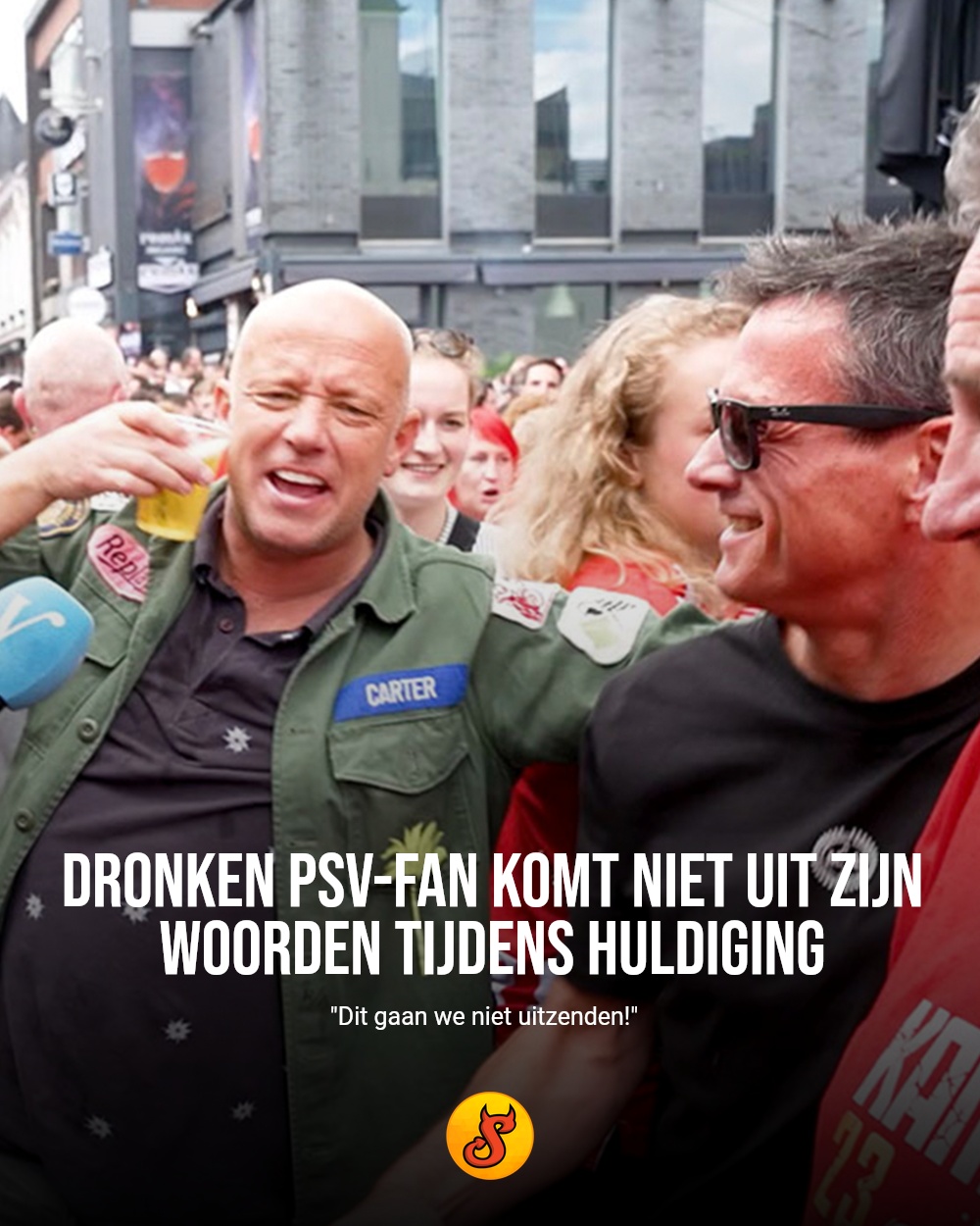 Dronken PSV-fan komt niet uit zijn woorden tijdens huldiging