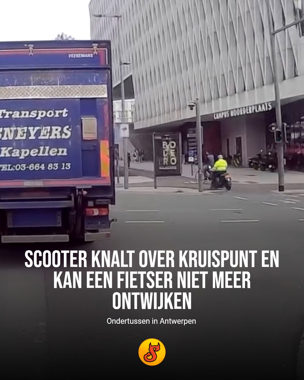 Scooter knalt over kruispunt en kan een fietser niet meer ontwijken