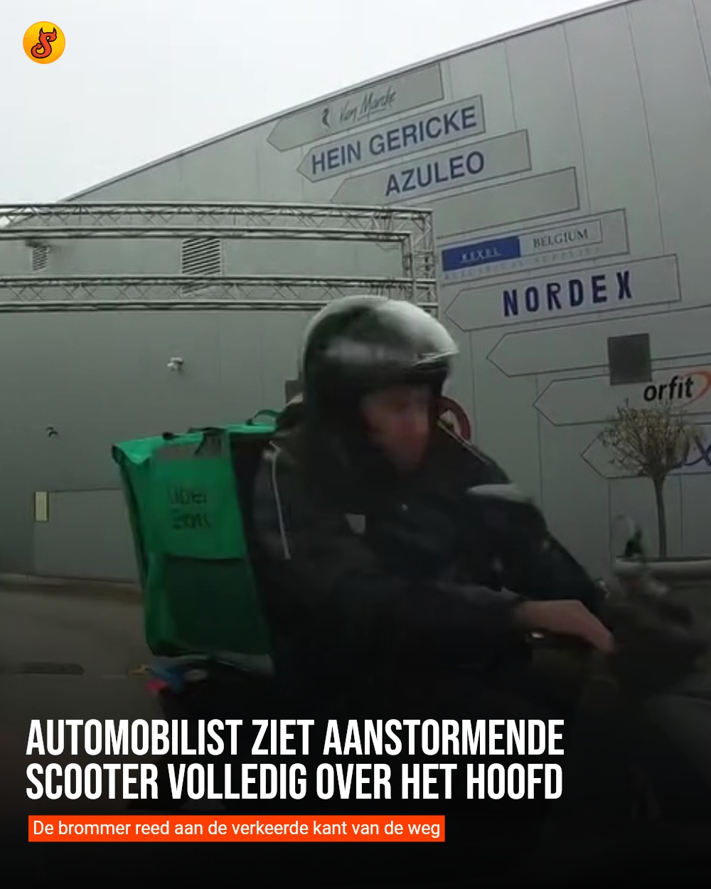 Automobilist ziet aanstormende scooter volledig over het hoofd
