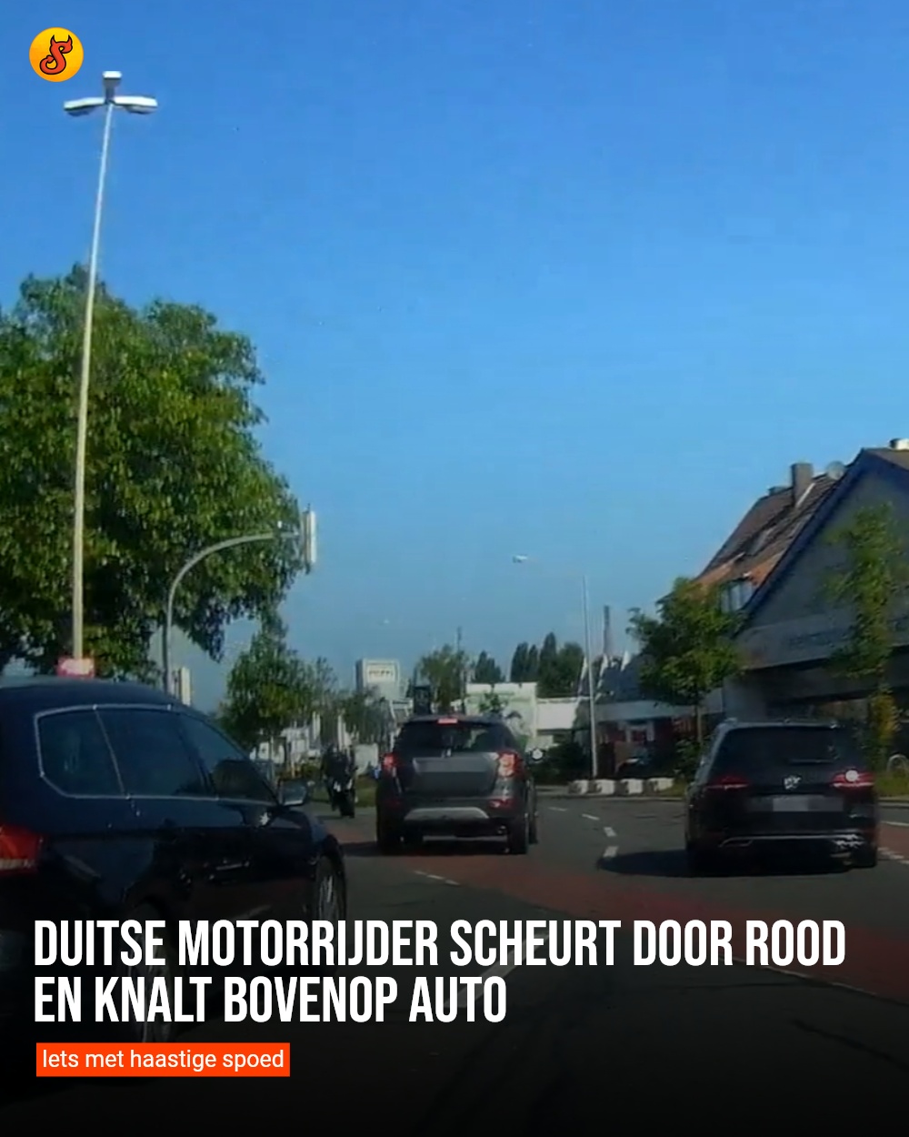 Duitse motorrijder scheurt door rood en knalt bovenop auto