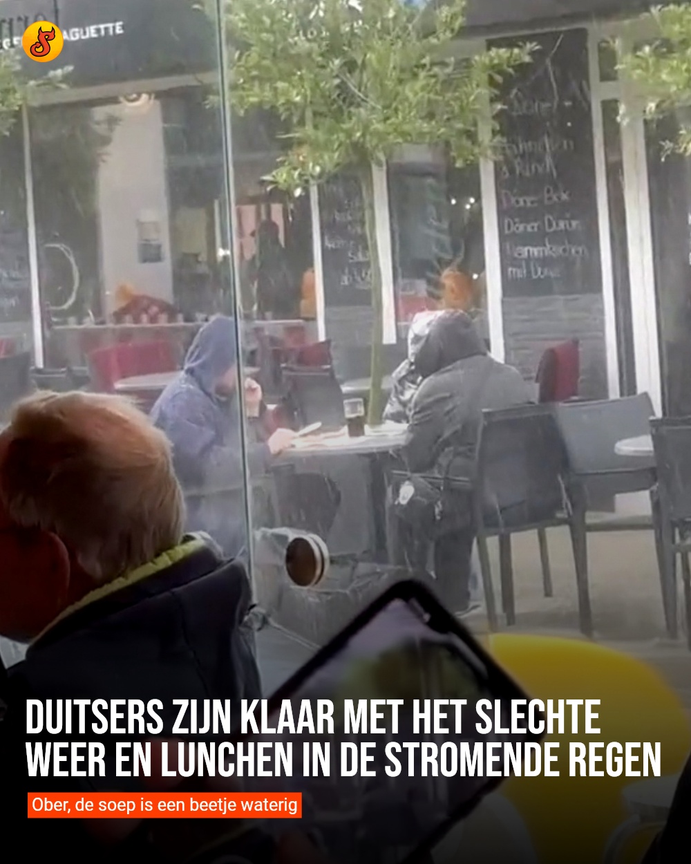 Duitsers zijn klaar met het slechte weer en lunchen in de stromende regen