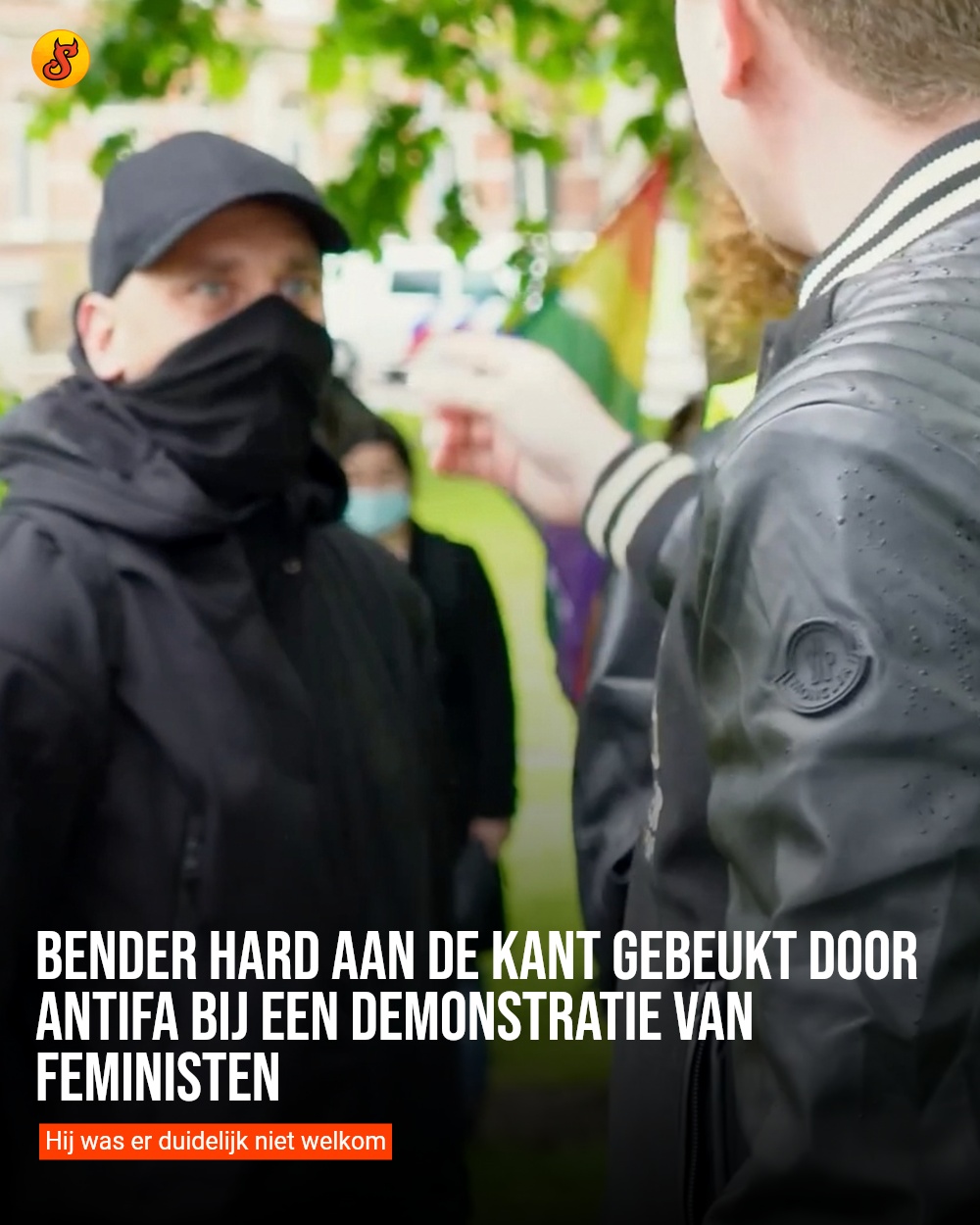 Bender hard aan de kant gebeukt door Antifa bij een demonstratie van feministen
