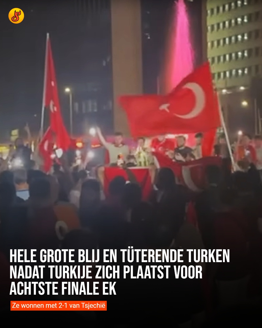 Hele grote blij en tüterende Turken nadat Turkije zich plaatst voor achtste finale EK