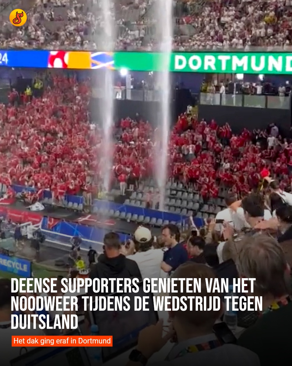 Deense supporters genieten van het noodweer tijdens de wedstrijd tegen Duitsland