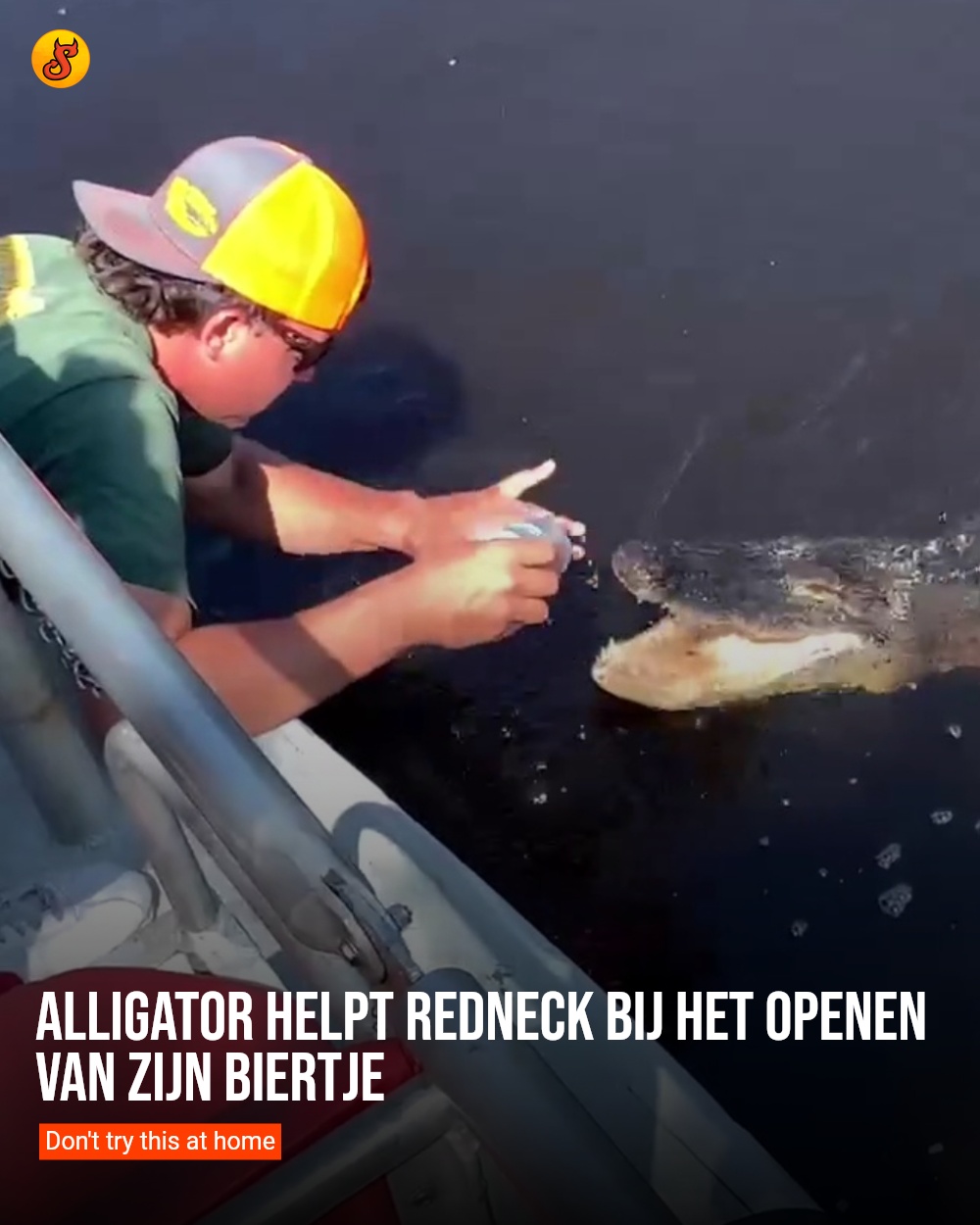 Alligator helpt redneck bij het openen van zijn biertje
