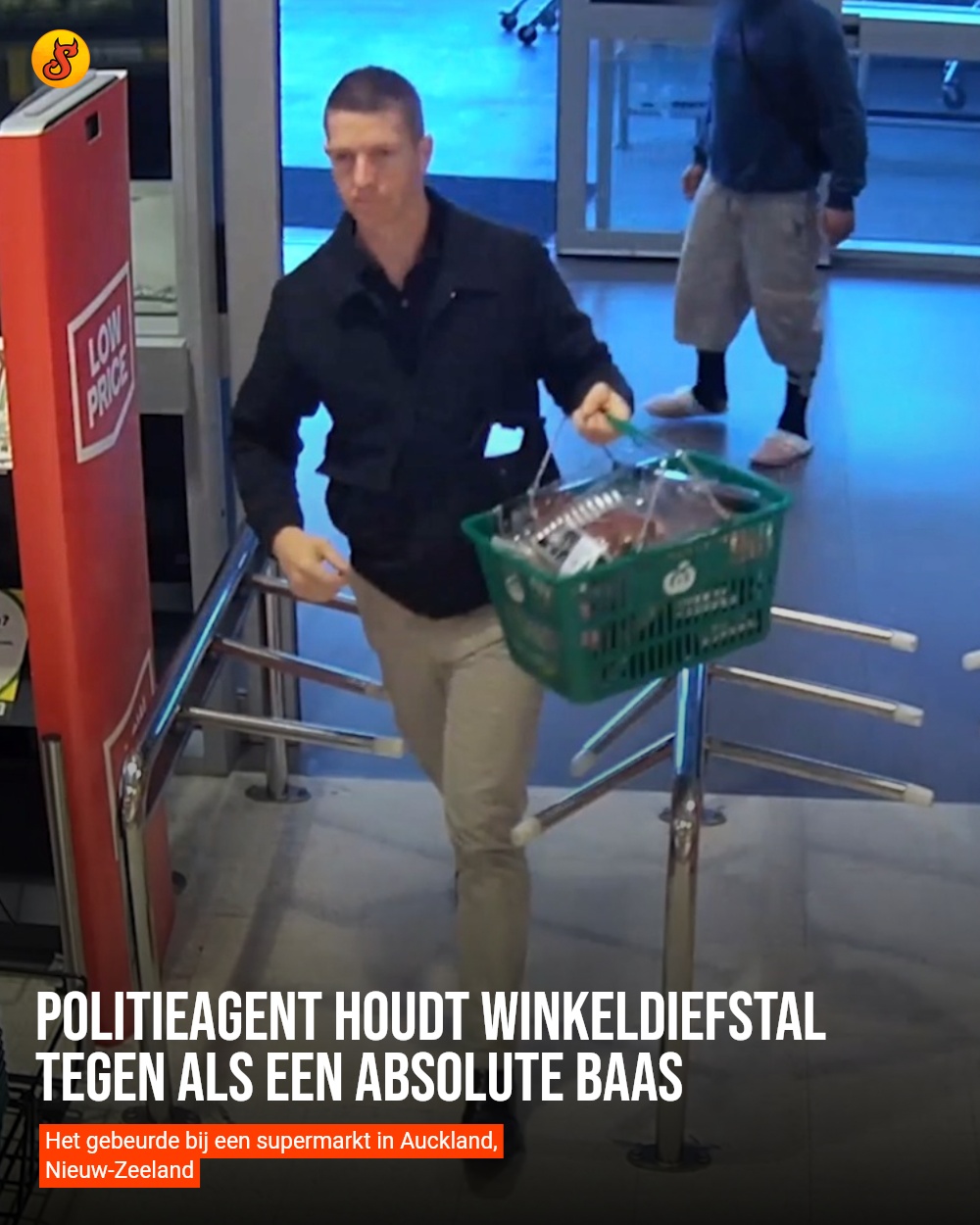 Politieagent houdt winkeldiefstal tegen als een absolute baas