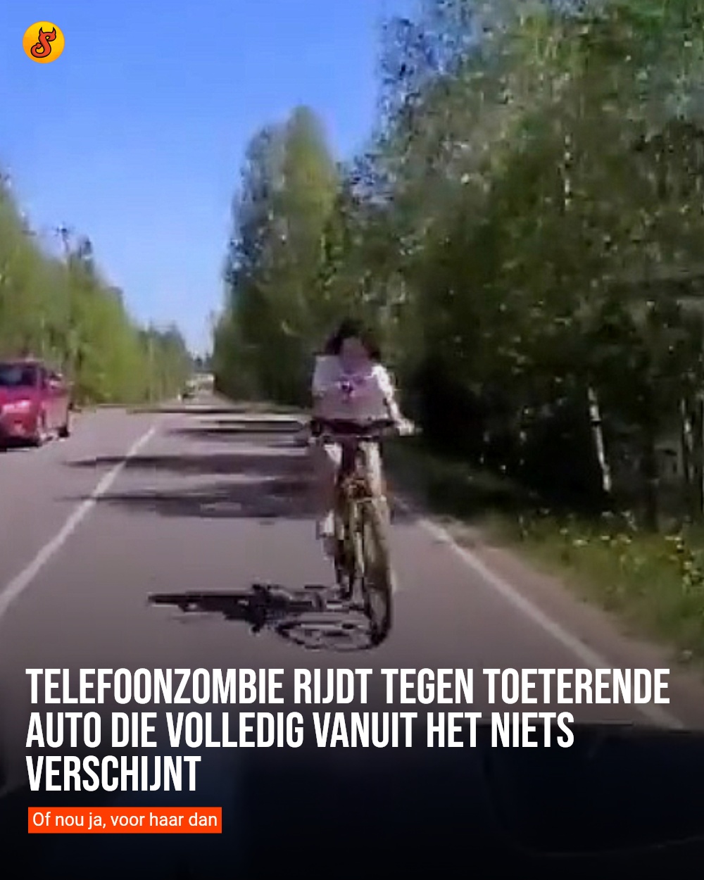 Telefoonzombie rijdt tegen toeterende auto die volledig vanuit het niets verschijnt