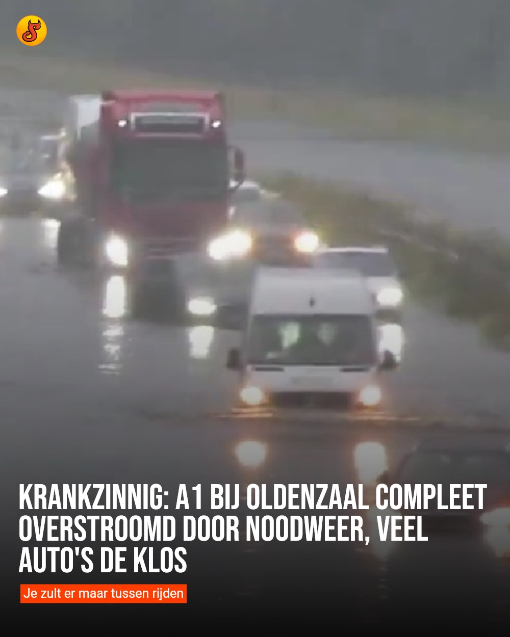 Krankzinnig: A1 bij Oldenzaal compleet overstroomd door noodweer, veel auto's de klos
