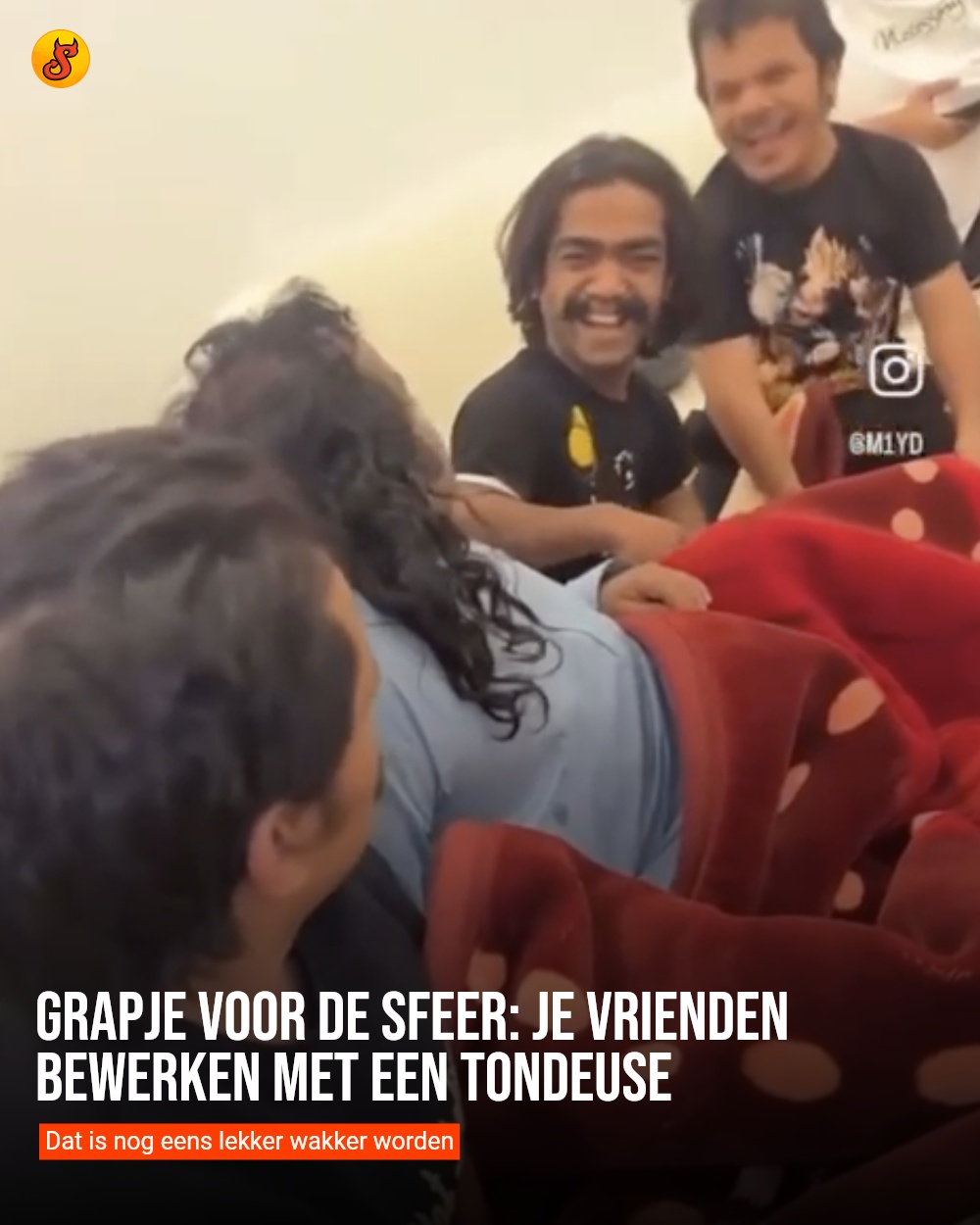 Grapje voor de sfeer: je vrienden bewerken met een tondeuse