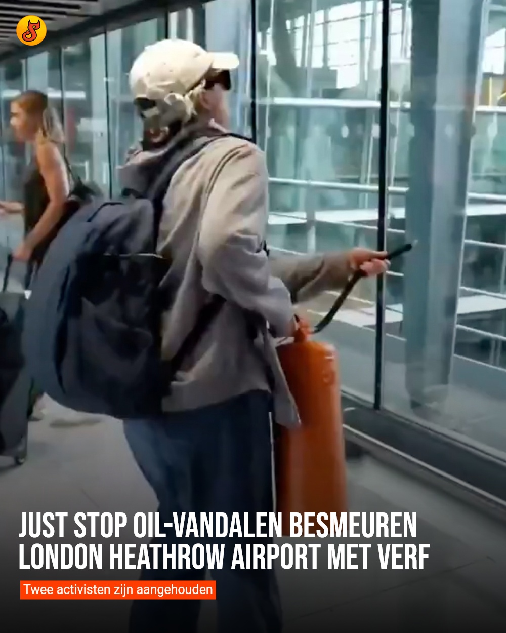Just Stop Oil-vandalen besmeuren London Heathrow Airport met verf
