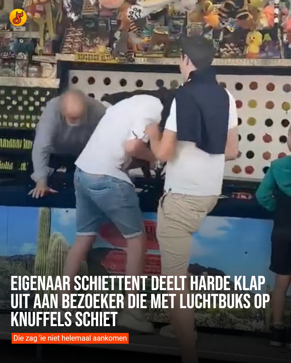 Eigenaar schiettent deelt harde klap uit aan bezoeker die met luchtbuks op knuffels schiet