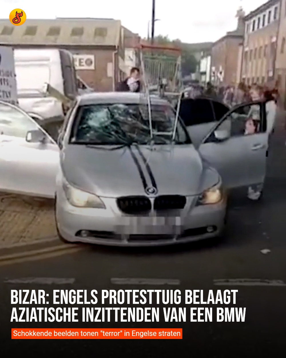 Bizar: Engels protesttuig belaagt Aziatische inzittenden van een BMW