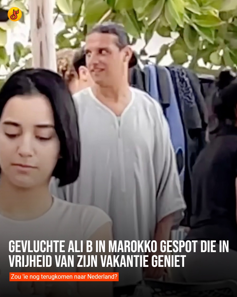 Gevluchte Ali B in Marokko gespot die in vrijheid van zijn vakantie geniet