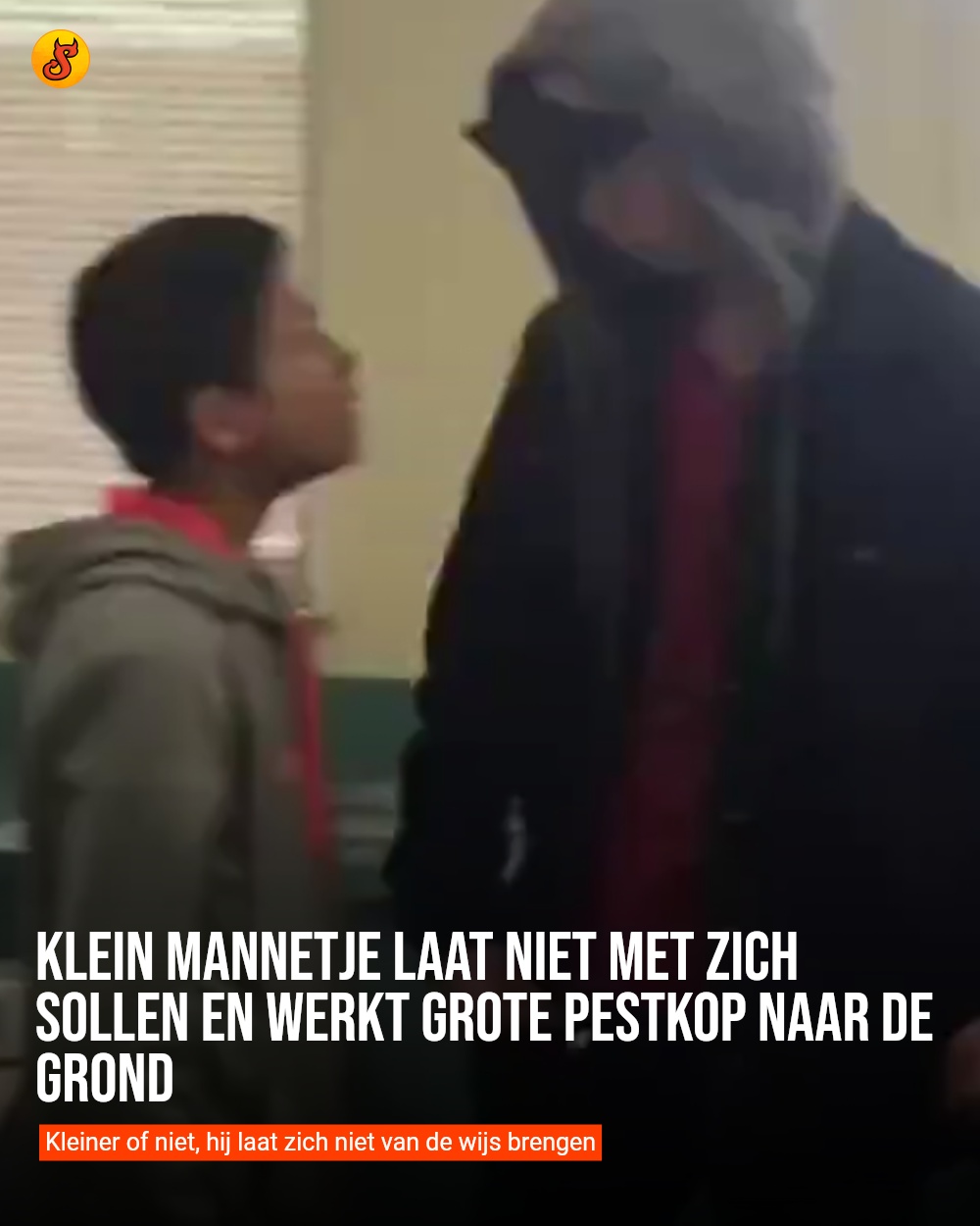 Klein mannetje laat niet met zich sollen en werkt grote pestkop naar de grond