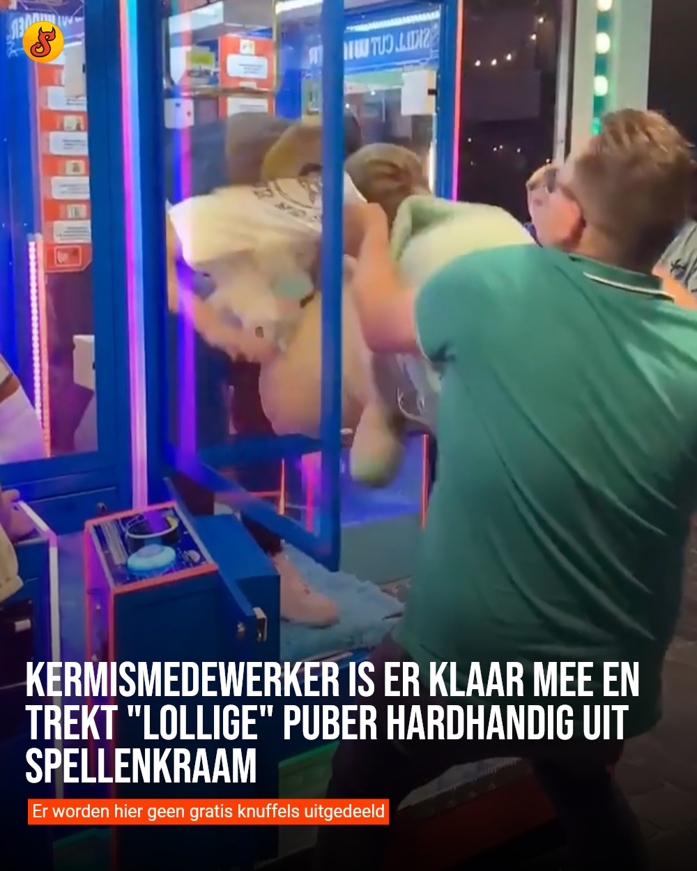 Kermismedewerker is er klaar mee en trekt "lollige" puber hardhandig uit spellenkraam