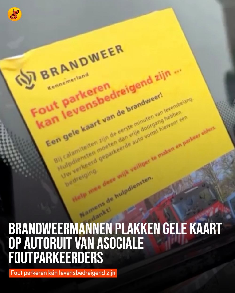 Brandweermannen plakken gele kaart op autoruit van asociale foutparkeerders