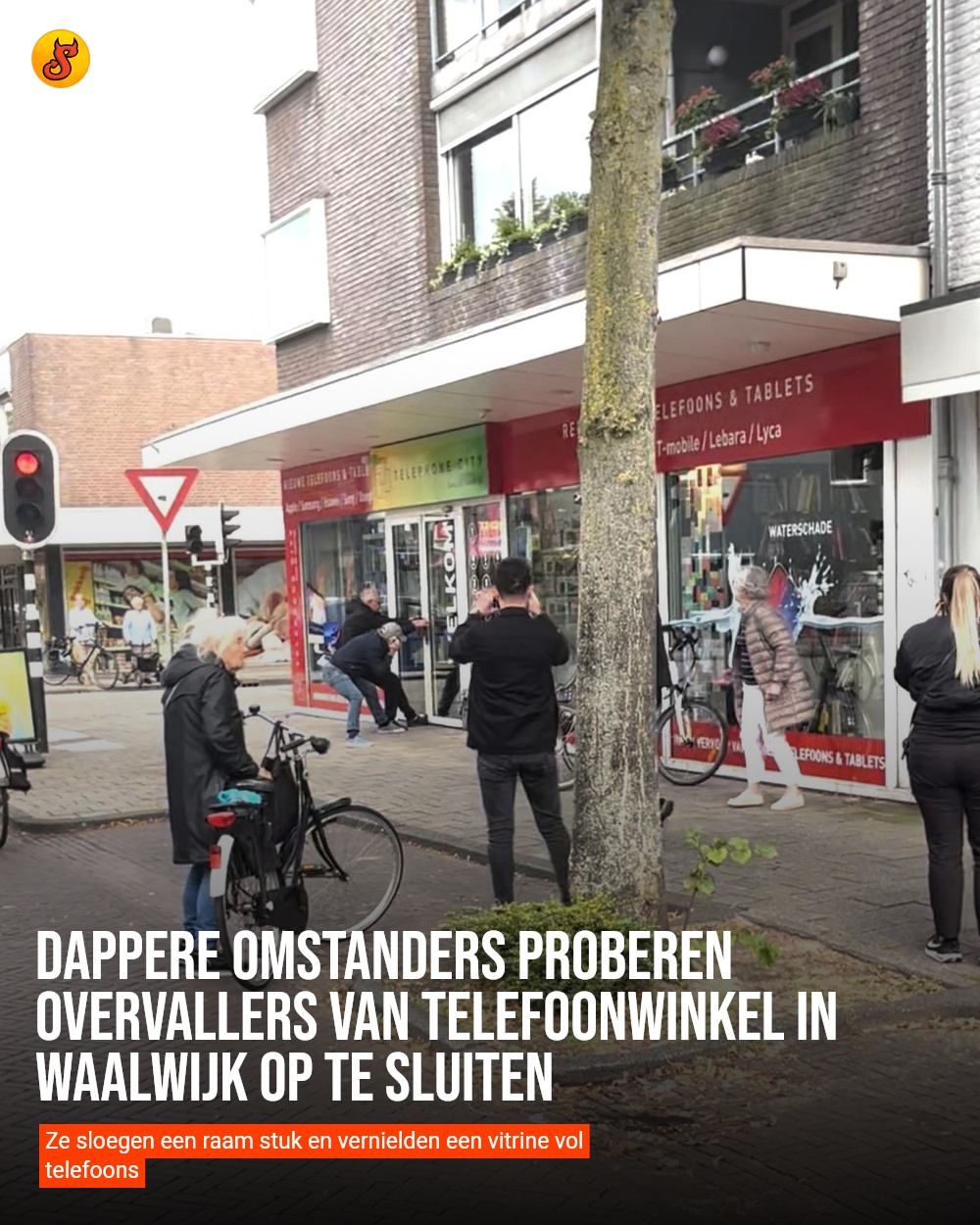 Dappere omstanders proberen overvallers van telefoonwinkel in Waalwijk op te sluiten