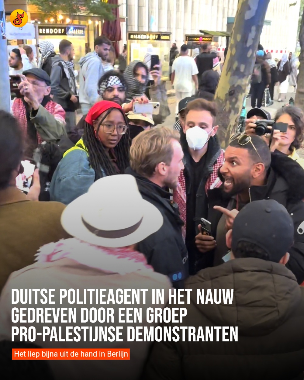 Duitse politieagent in het nauw gedreven door een groep pro-Palestijnse demonstranten