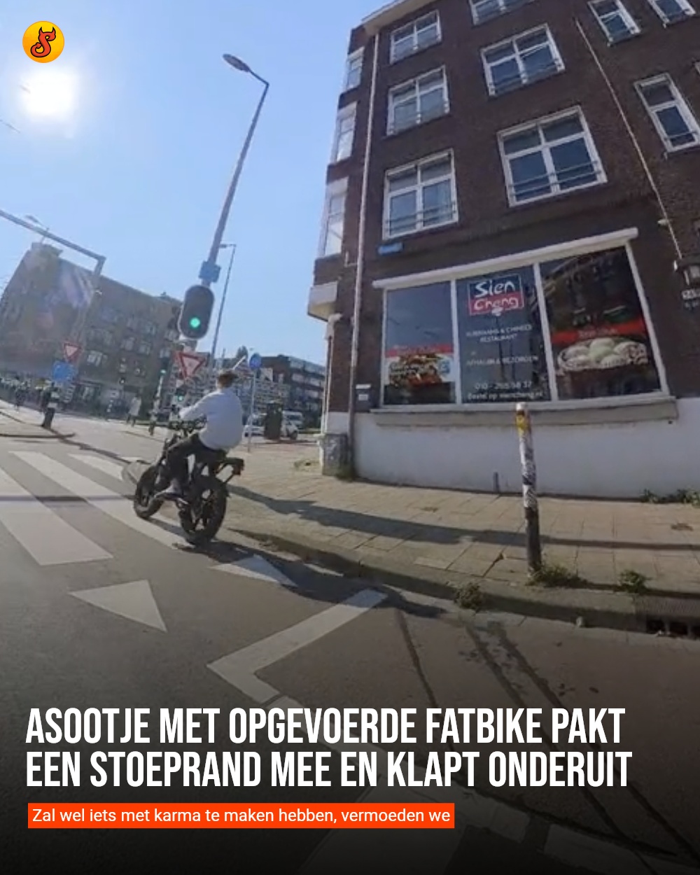 Asootje met opgevoerde fatbike pakt een stoeprand mee en klapt onderuit