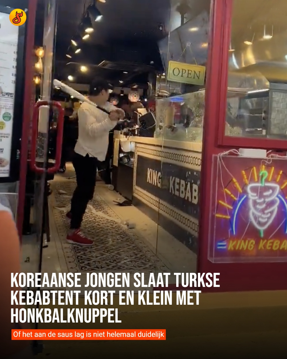 Koreaanse jongen slaat Turkse Kebabtent kort en klein met honkbalknuppel