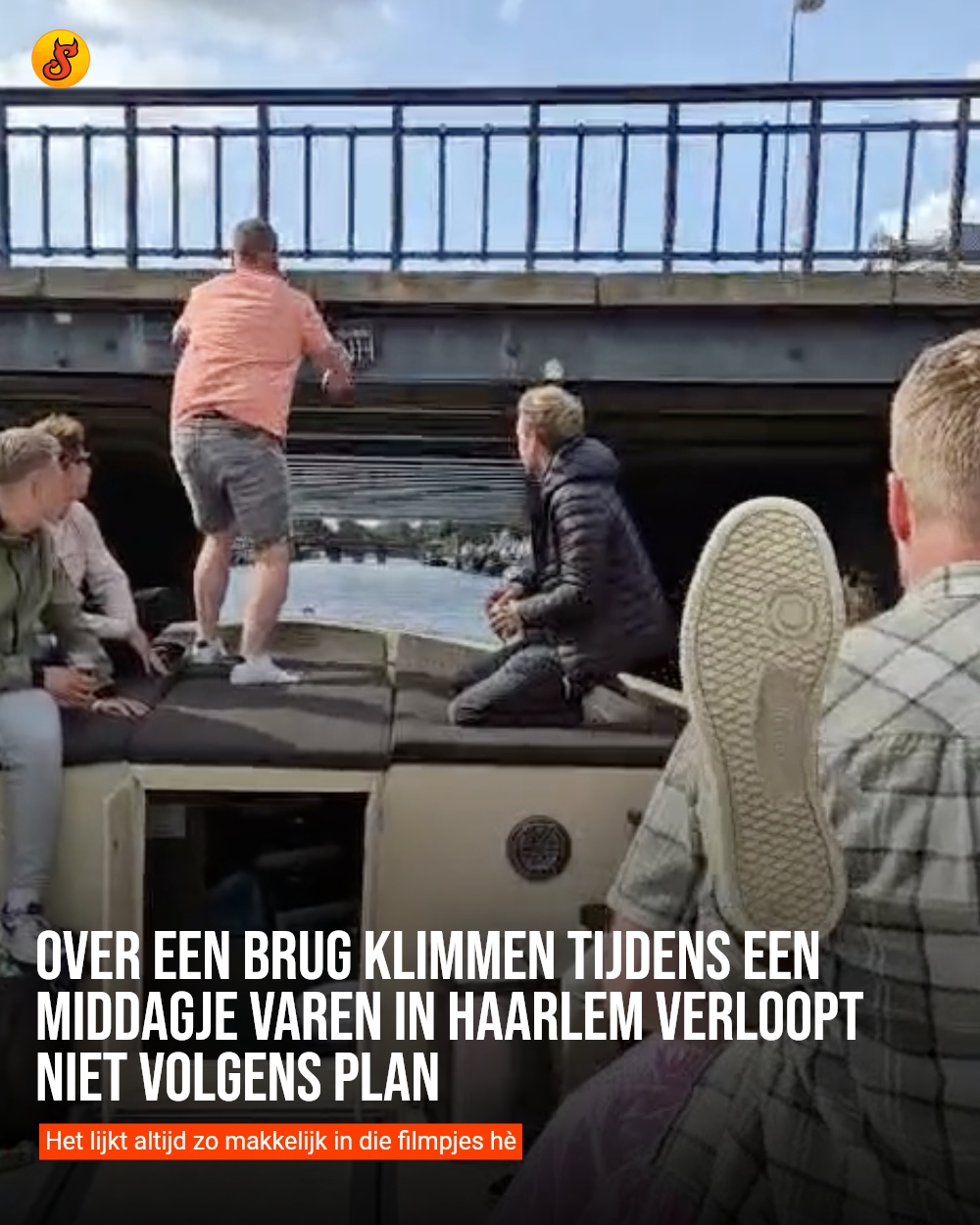 Over een brug klimmen tijdens een middagje varen in Haarlem verloopt niet volgens plan