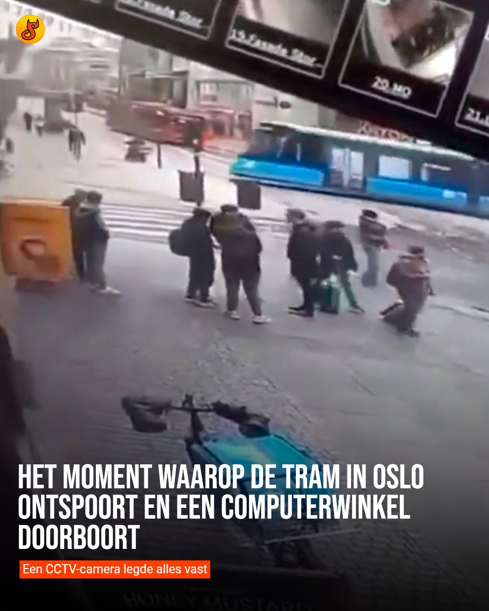 Het moment waarop de tram in Oslo ontspoort en een computerwinkel doorboort