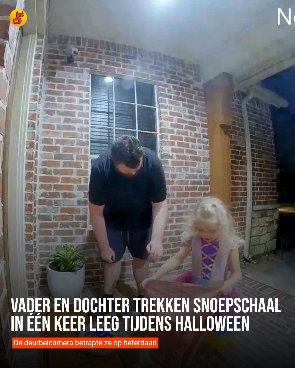 Vader en dochter trekken snoepschaal in één keer leeg tijdens Halloween