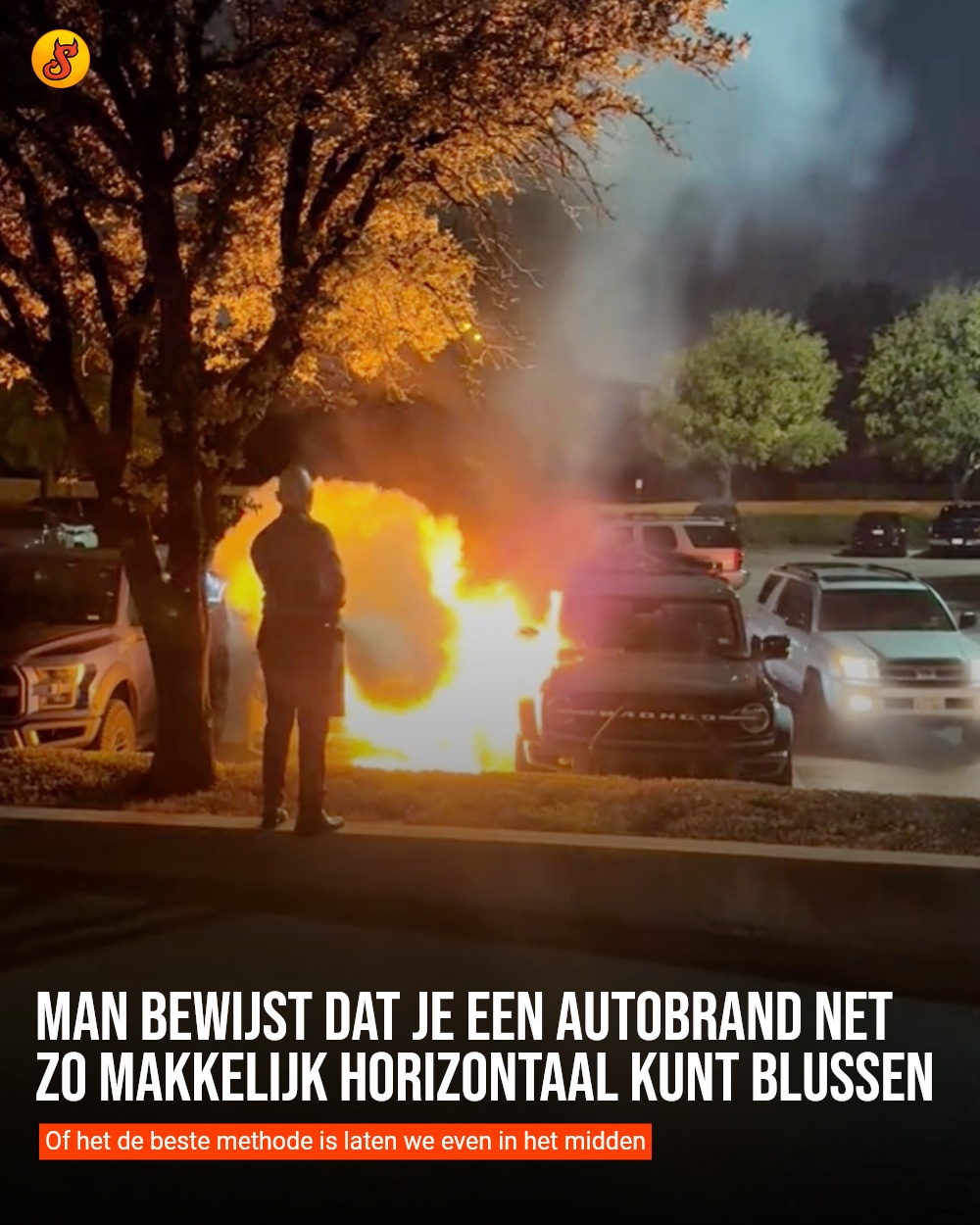 Man bewijst dat je een autobrand net zo makkelijk horizontaal kunt blussen