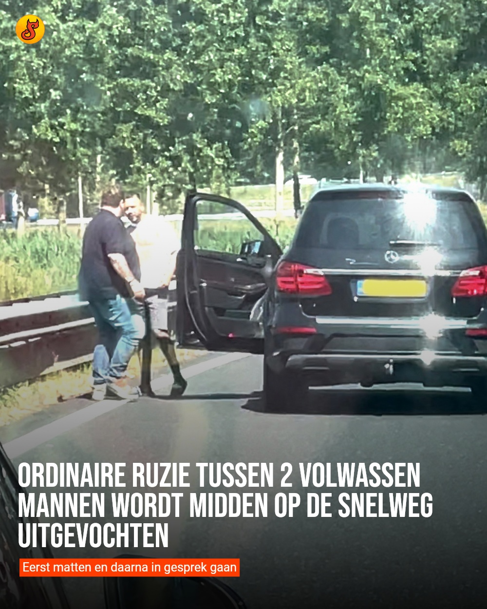 Ordinaire ruzie tussen 2 volwassen mannen wordt midden op de snelweg uitgevochten