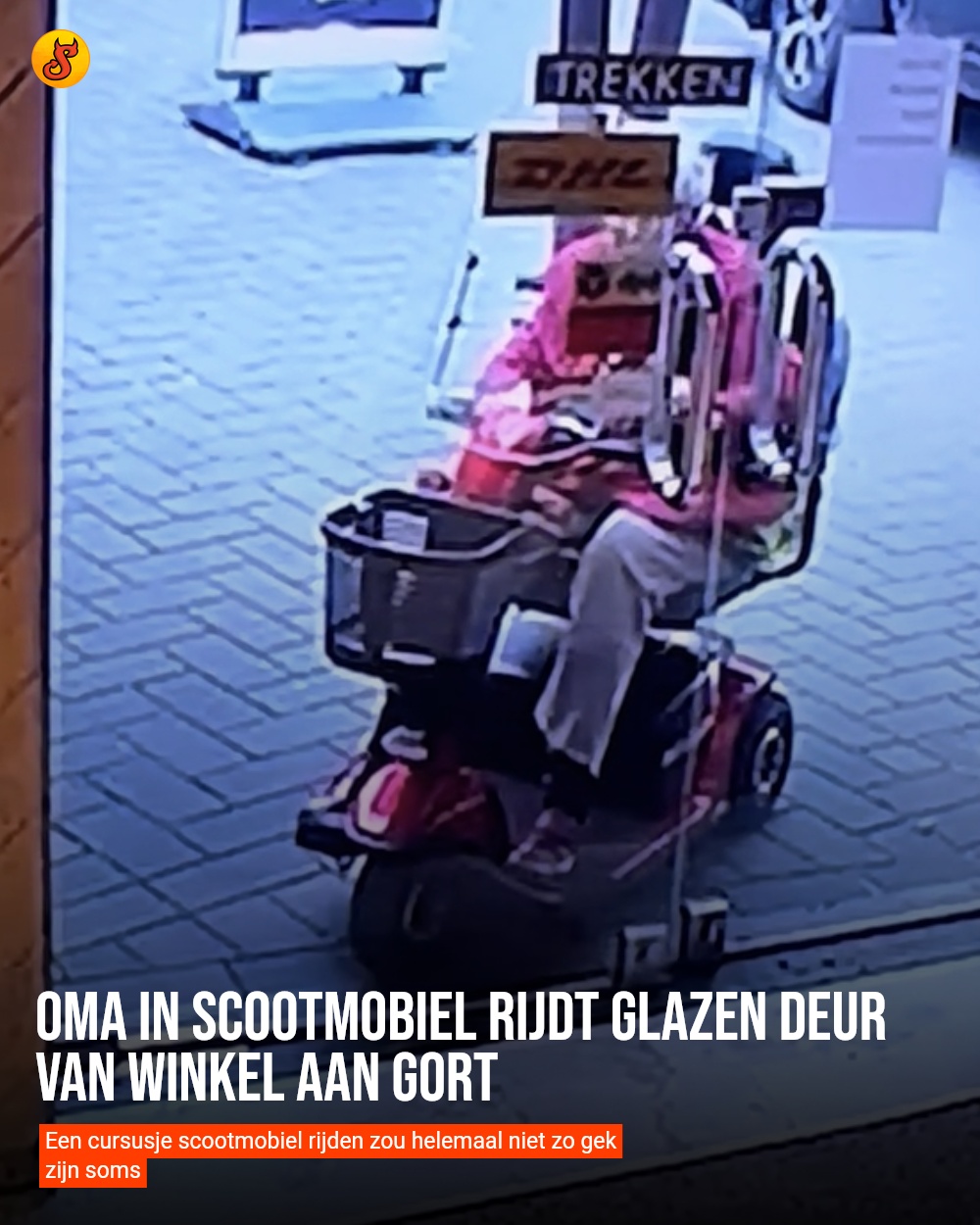 Oma in scootmobiel rijdt glazen deur van winkel aan gort