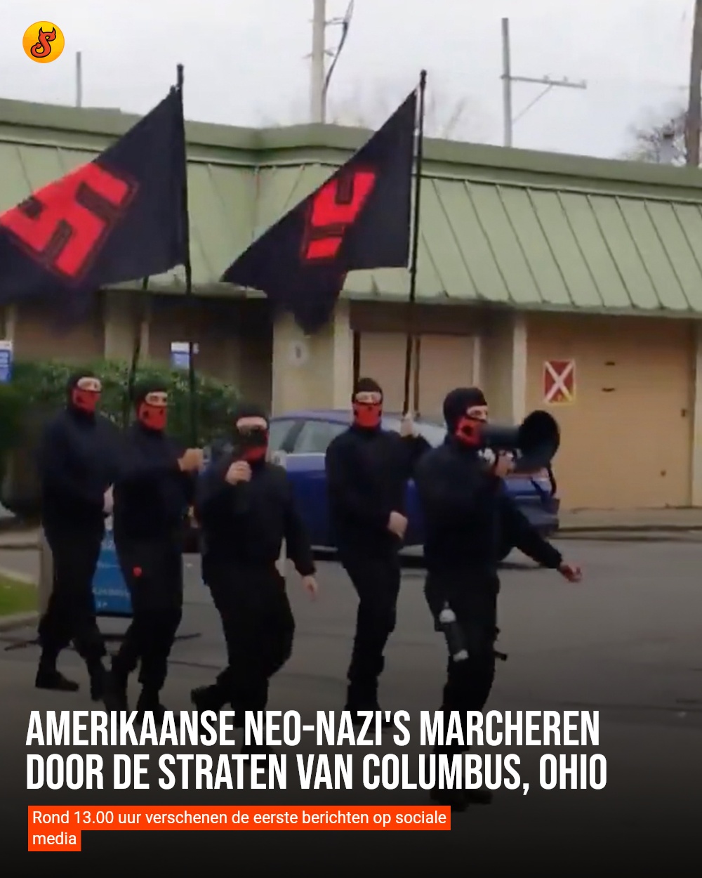 Amerikaanse neo-nazi's marcheren door de straten van Columbus, Ohio