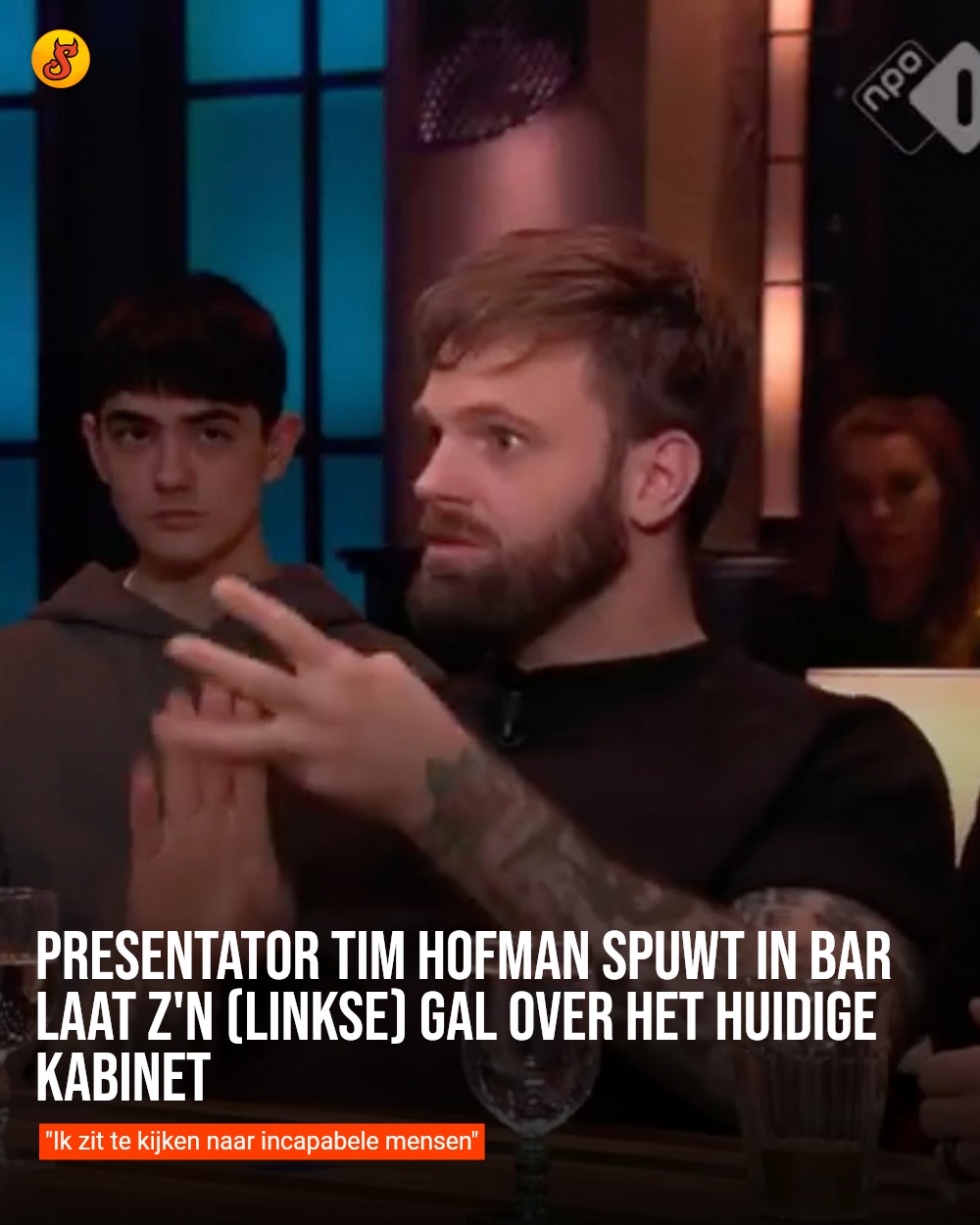 Presentator Tim Hofman spuwt in Bar Laat z'n (linkse) gal over het huidige kabinet