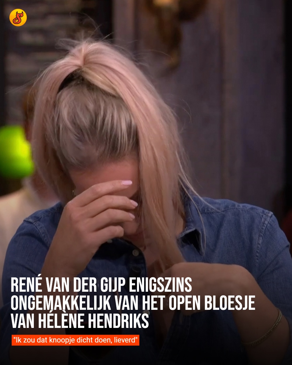 René van der Gijp enigszins ongemakkelijk van het open bloesje van Hélène Hendriks