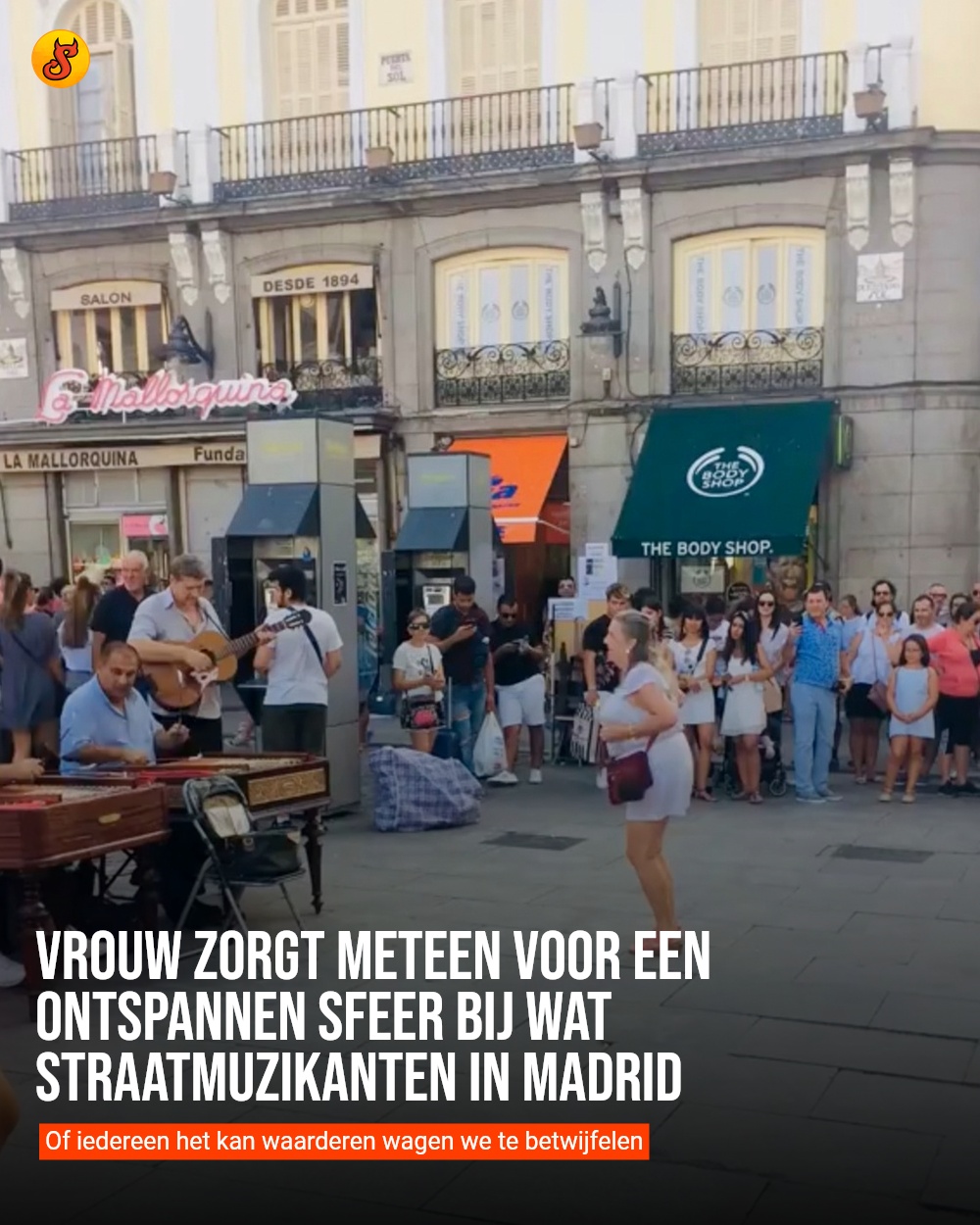 Vrouw zorgt meteen voor een ontspannen sfeer bij wat straatmuzikanten in Madrid
