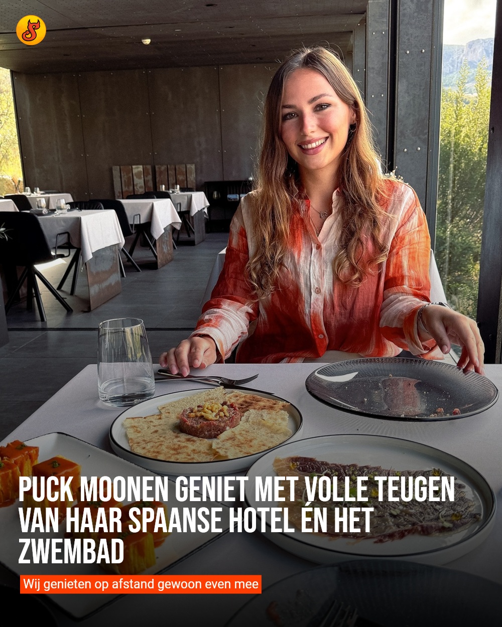 Puck Moonen geniet met volle teugen van haar Spaanse hotel én het zwembad