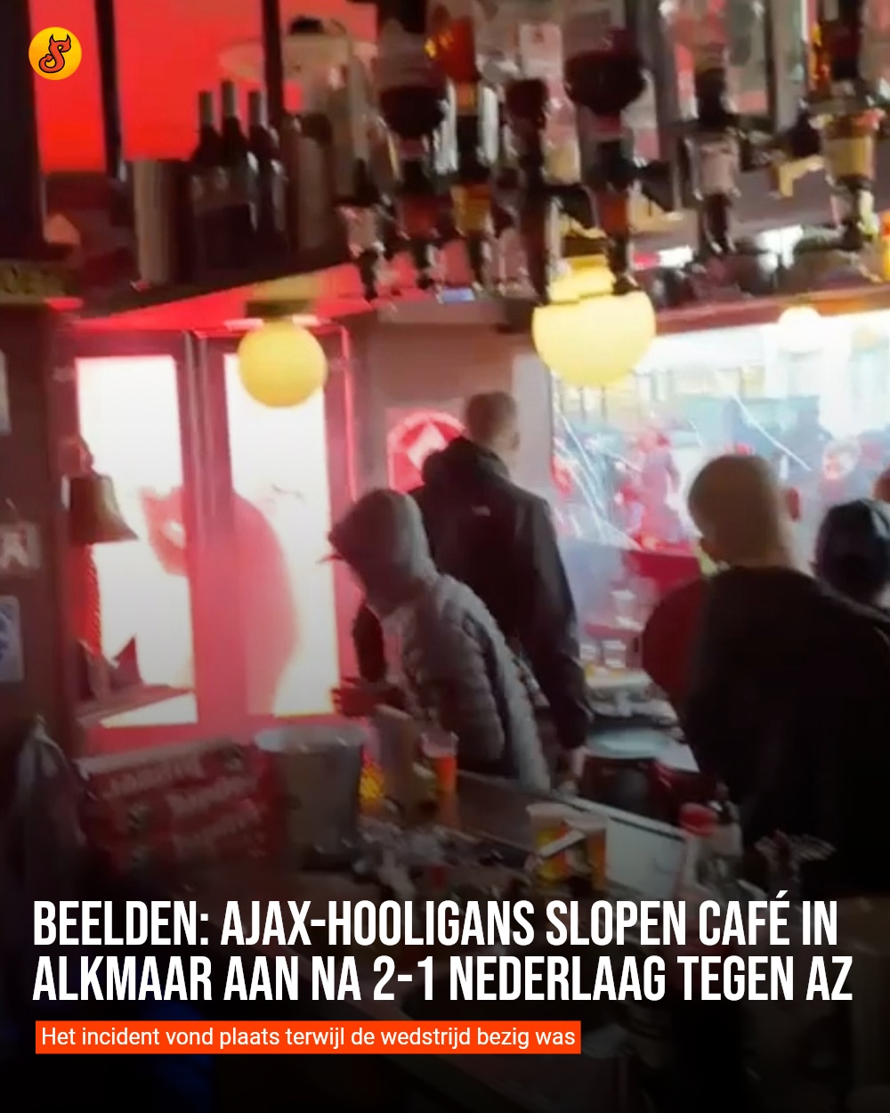 Beelden: Ajax-hooligans slopen café in Alkmaar aan na 2-1 nederlaag tegen AZ