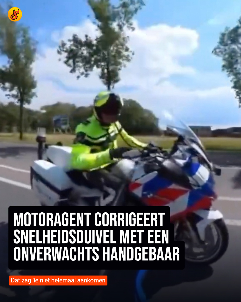 Motoragent corrigeert snelheidsduivel met een onverwachts handgebaar