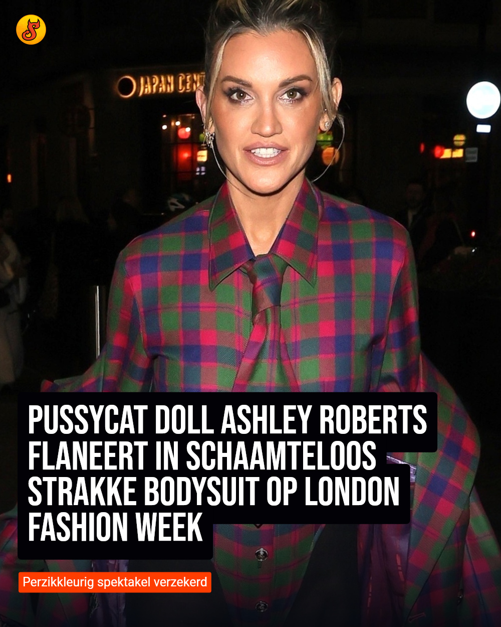 Pussycat Doll Ashley Roberts flaneert in schaamteloos strakke bodysuit op London Fashion Week